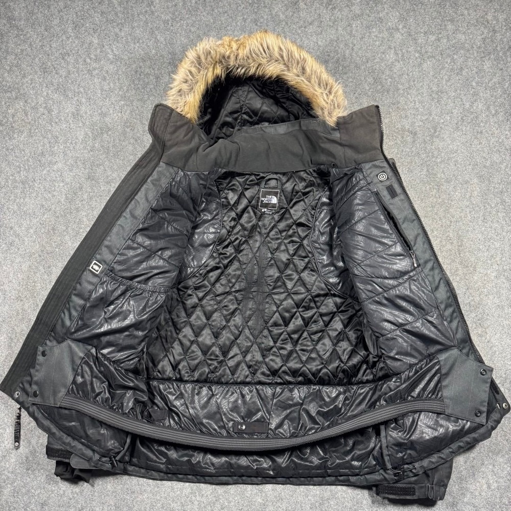 The North Face HyVent Parka Womens Small Grey‎ Pinstripe Faux Fur Hood Insulated - Picture 7 of 15